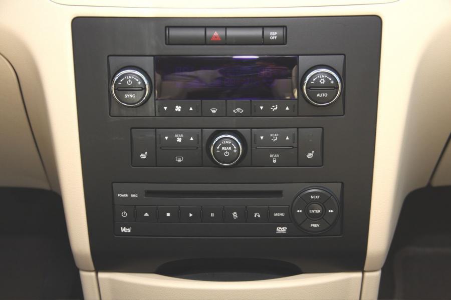  Volkswagen Routan 2009 года  (фото 35 из 80)